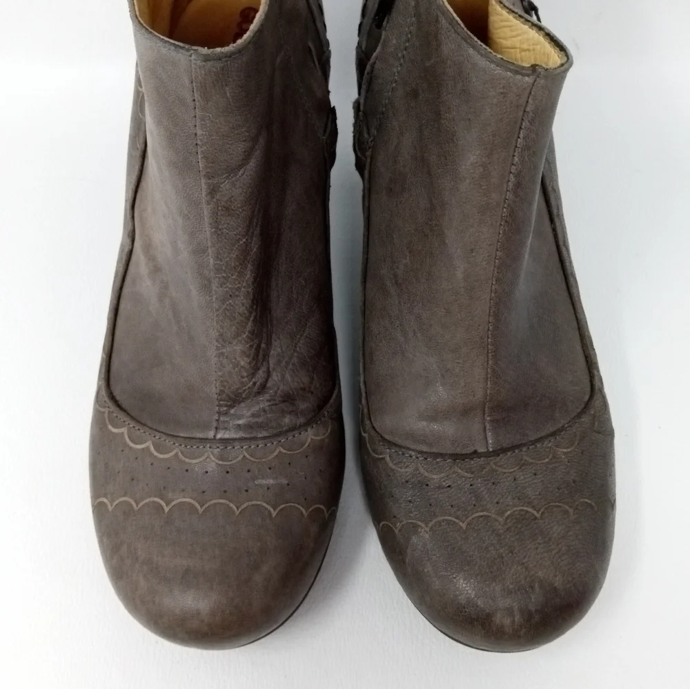GOLD BUTTON Gray Leather Wingtip detail Heeled Boots, Women's Size EU 37